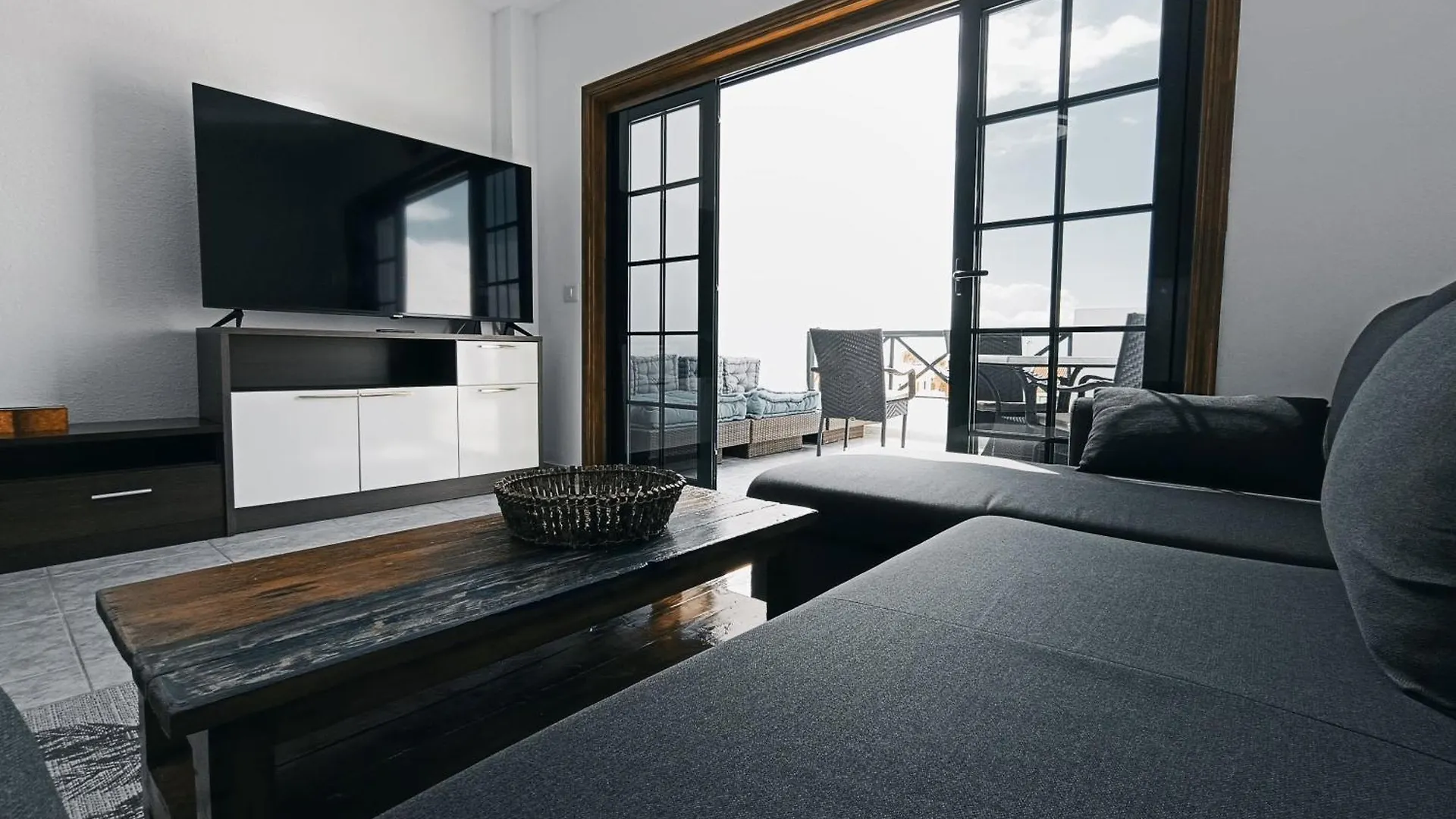 Colina Apartment location